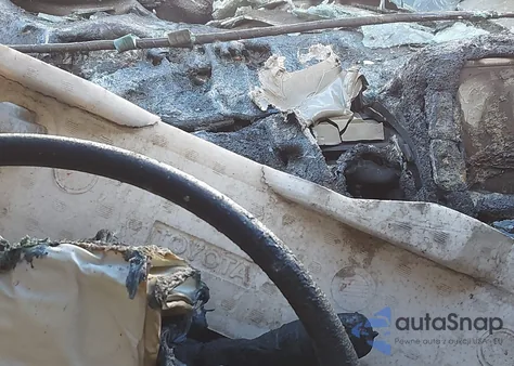 2005 Toyota Prius z USA, uszkodzony, nr VIN JTDKB20U953029553